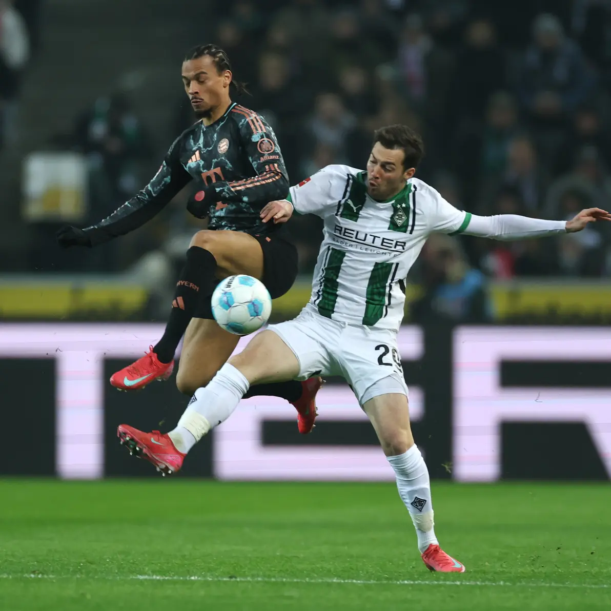 九游网页版-包含里程碑夜门兴格拉德巴赫遗憾出局，德国杯今夜刷纪录，引发热议，赛季目标并未改变的词条